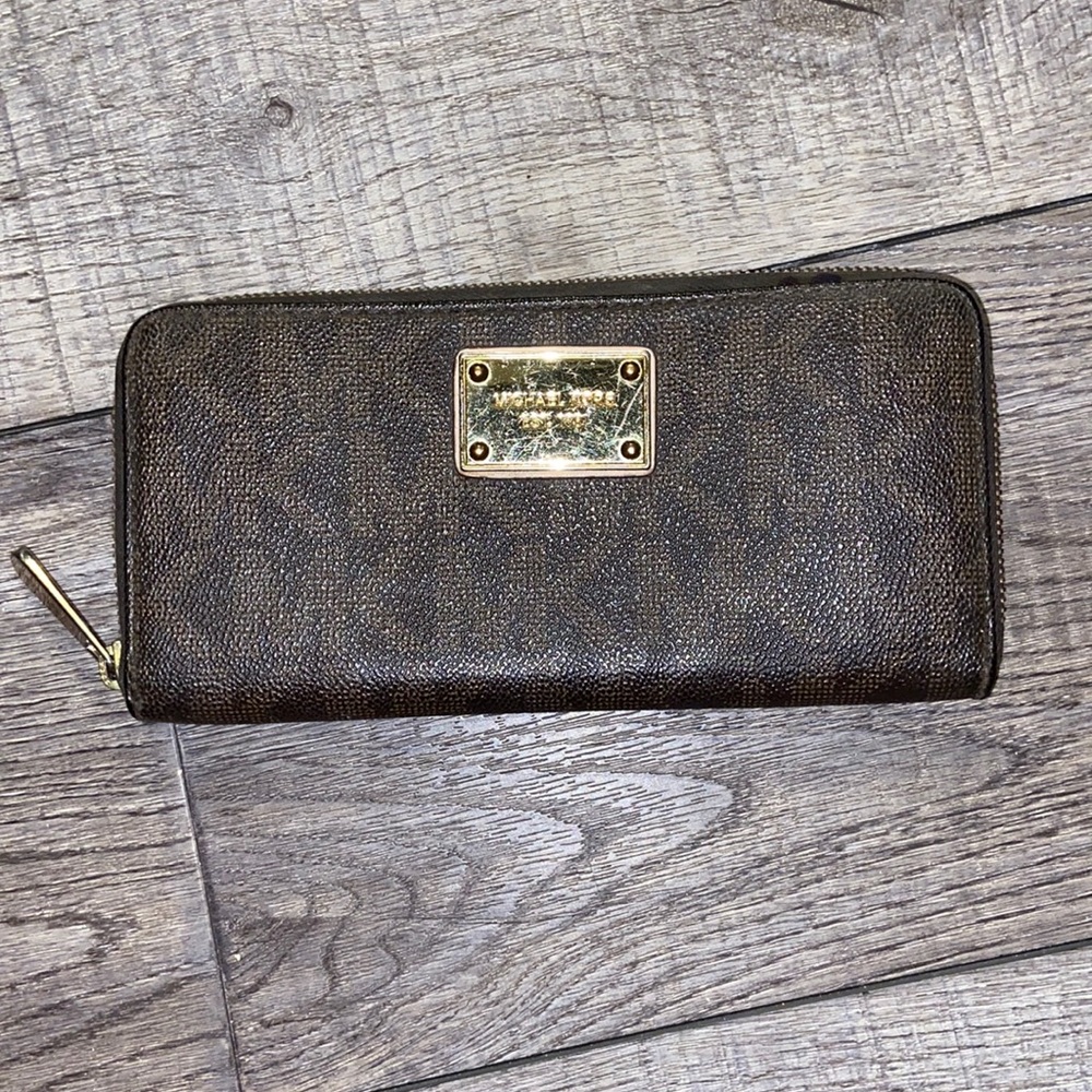Michael Kors Long Zip Wallet